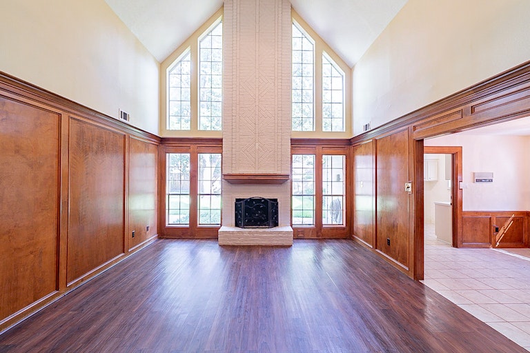 Photo 5 of 37 - 5522 Lone Cedar Dr, Kingwood, TX 77345