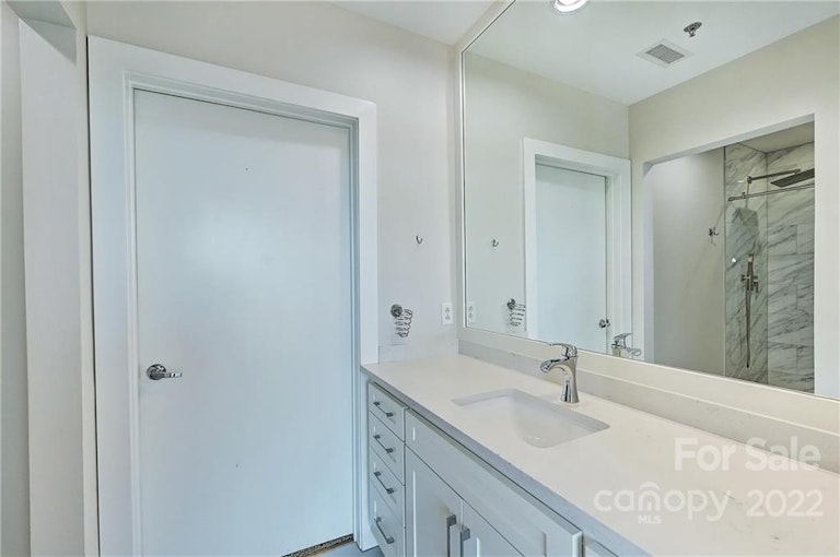 Photo 24 of 48 - 333 W Trade St #1501, Charlotte, NC 28202
