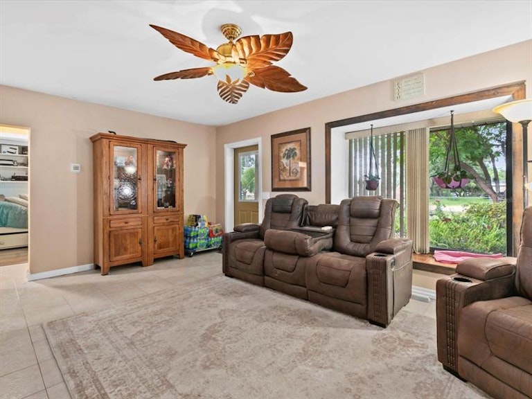 Photo 5 of 25 - 5904 13th St E, Bradenton, FL 34203