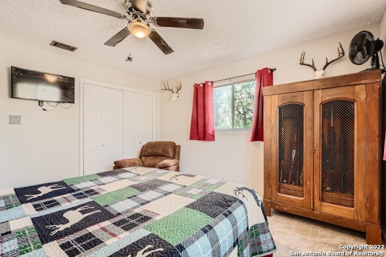 Photo 23 of 38 - 1122 Crescent Hill Dr, San Antonio, TX 78253