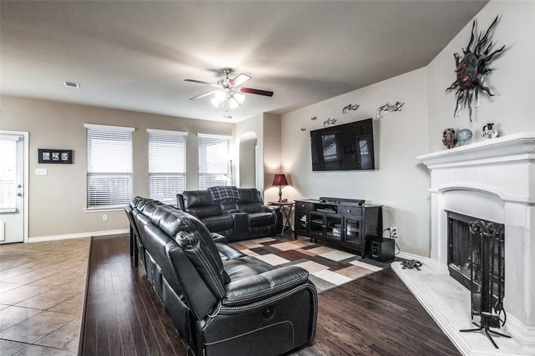 Photo 13 of 25 - 3904 Edward Dr, McKinney, TX 75071