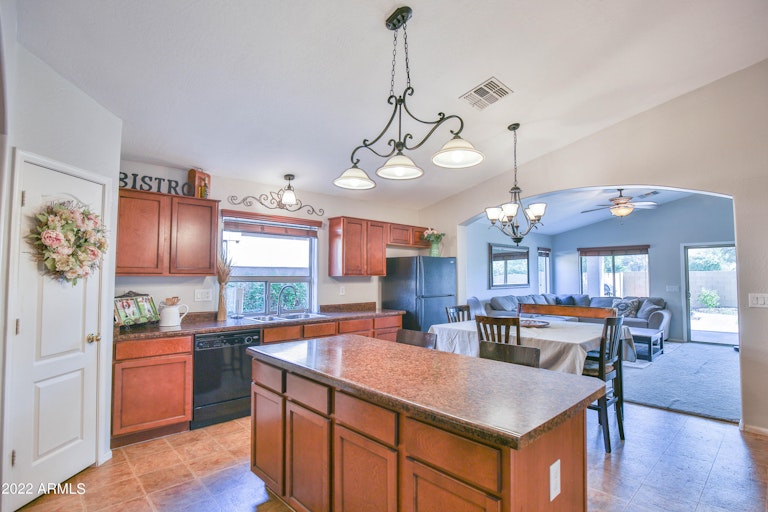 Photo 8 of 41 - 1417 E Jeanne Ln, San Tan Valley, AZ 85140