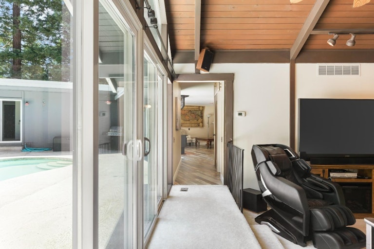 Photo 28 of 52 - 7373 Nob Hill Dr, Carmichael, CA 95608