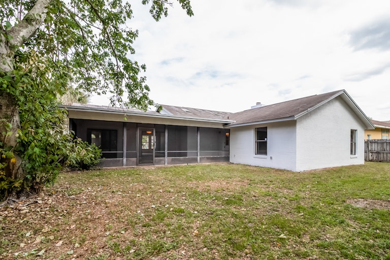 Photo 23 of 24 - 8027 Wellsmere Cir, Orlando, NC 32835