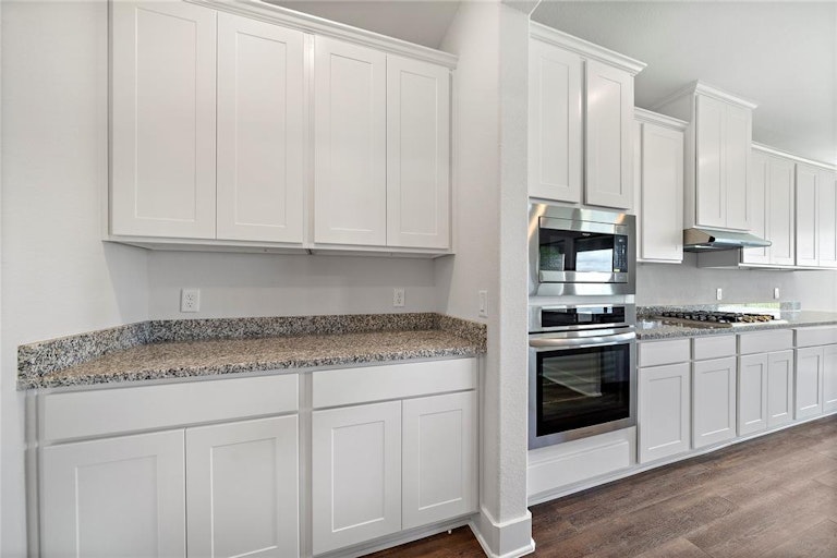 Photo 12 of 35 - 1610 Sequoia Run Dr, Rosharon, TX 77583