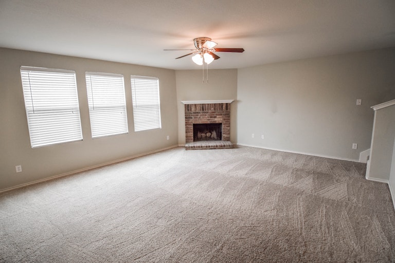 Photo 12 of 35 - 789 Keel Line Dr, Crowley, TX 76036