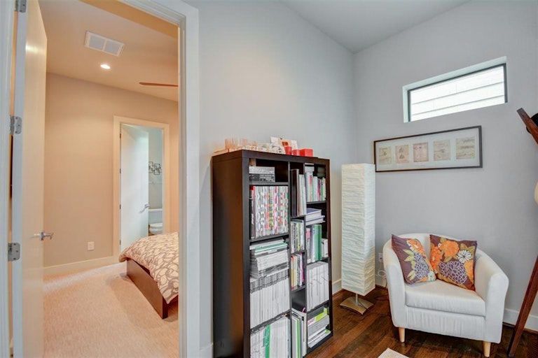 Photo 10 of 49 - 5638 Petty St Unit C, Houston, TX 77007