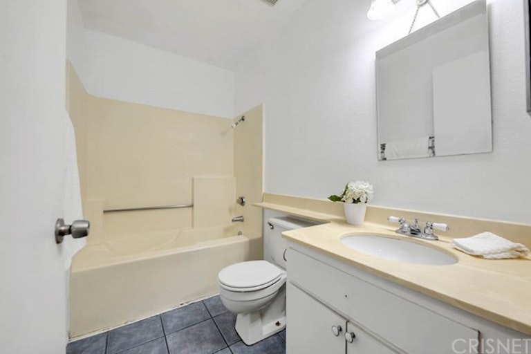 Photo 10 of 22 - 18209 Sierra Hwy #31, Canyon Country, CA 91351