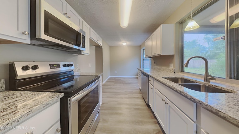 Photo 5 of 21 - 8038 Cayuga Trl S, Jacksonville, FL 32244
