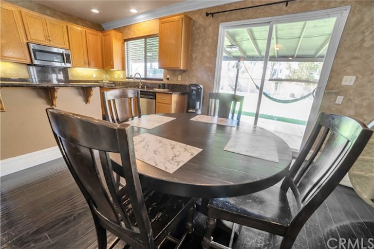 Photo 14 of 50 - 7491 Spindlewood Dr, Eastvale, CA 92880