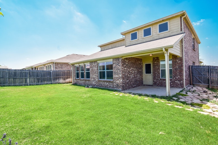 Photo 5 of 37 - 15964 Avenel Way, Fort Worth, TX 76177