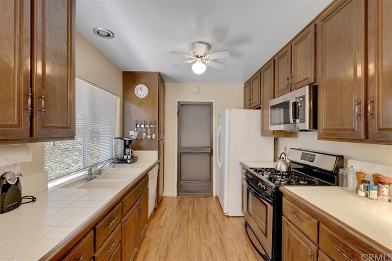 Photo 9 of 27 - 29292 Edgewood Rd, San Juan Capistrano, CA 92675