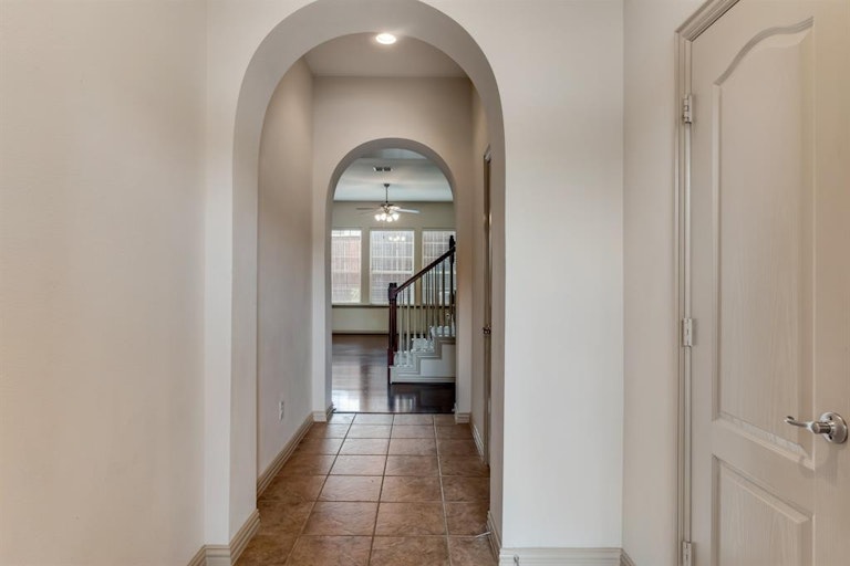 Photo 10 of 19 - 3824 Vienna St, Irving, TX 75038