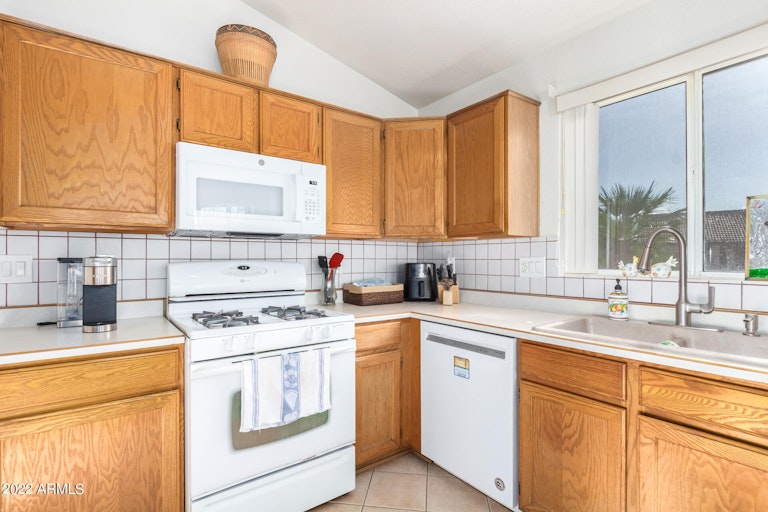 Photo 8 of 25 - 10865 W Ventana Dr E, Sun City, AZ 85373