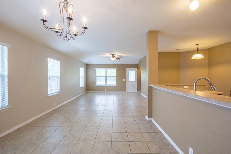 Photo 7 of 17 - 3422 Kodiak Diamond, San Antonio, TX 78245