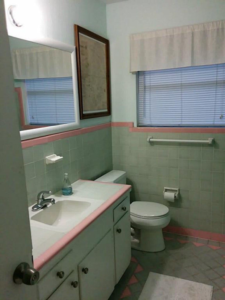 Photo 9 of 30 - 6326 Roos Rd, Houston, TX 77074