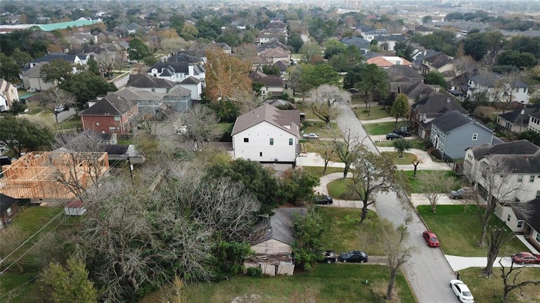 Photo 7 of 12 - 4626 Maple St, Bellaire, TX 77401