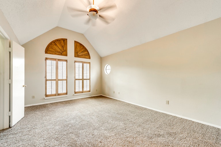 Photo 3 of 26 - 424 Caviness Dr, Grapevine, TX 76051