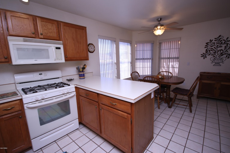 Photo 7 of 14 - 4228 W Plantation St, Tucson, AZ 85741
