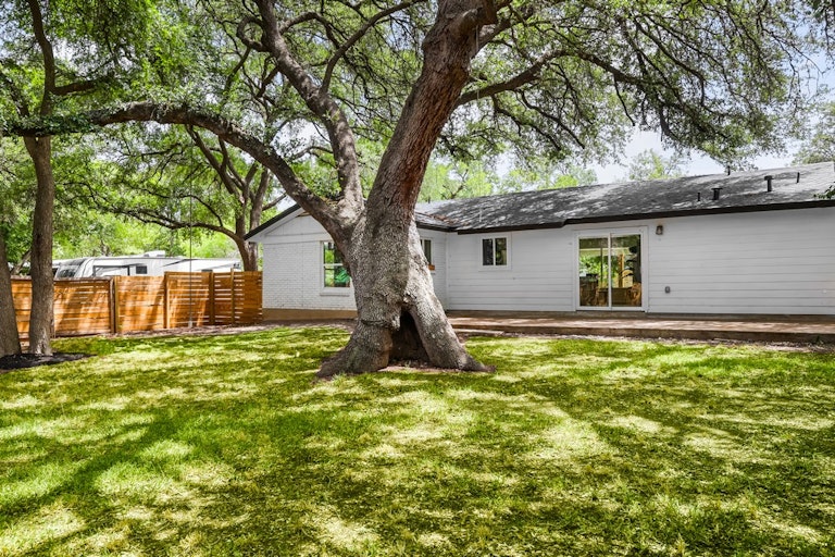 Photo 31 of 33 - 2300 Fair Oaks Dr, Austin, TX 78745