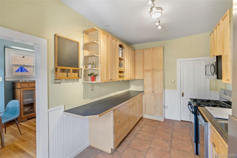 Photo 17 of 35 - 1359 Steele St, Denver, CO 80206
