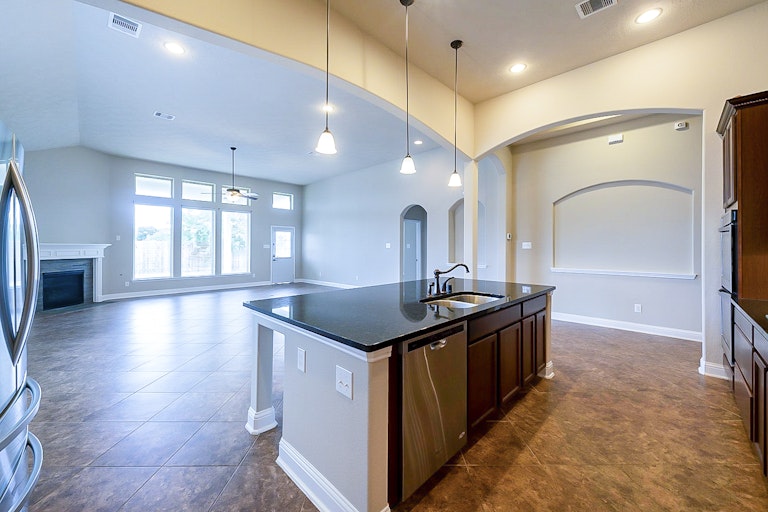 Photo 10 of 30 - 2457 Porto Way, League City, TX 77573