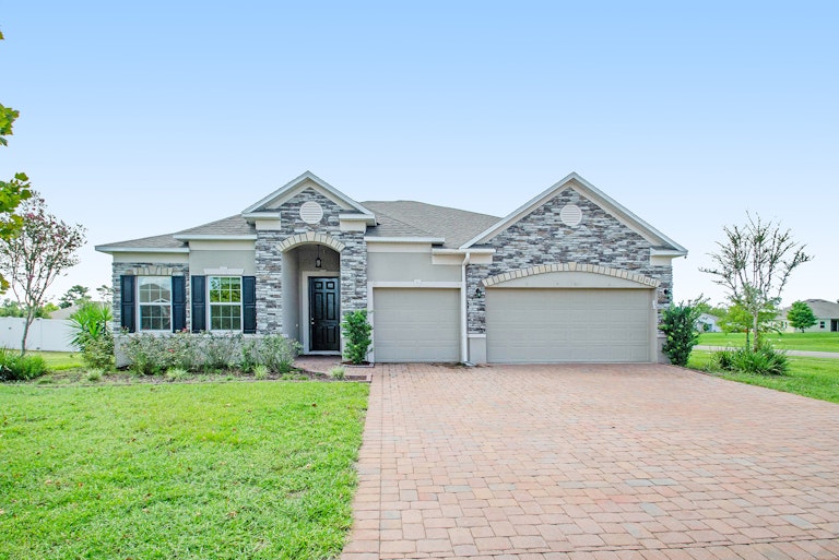Photo 1 of 19 - 100 Blanco Dr, Deland, FL 32724