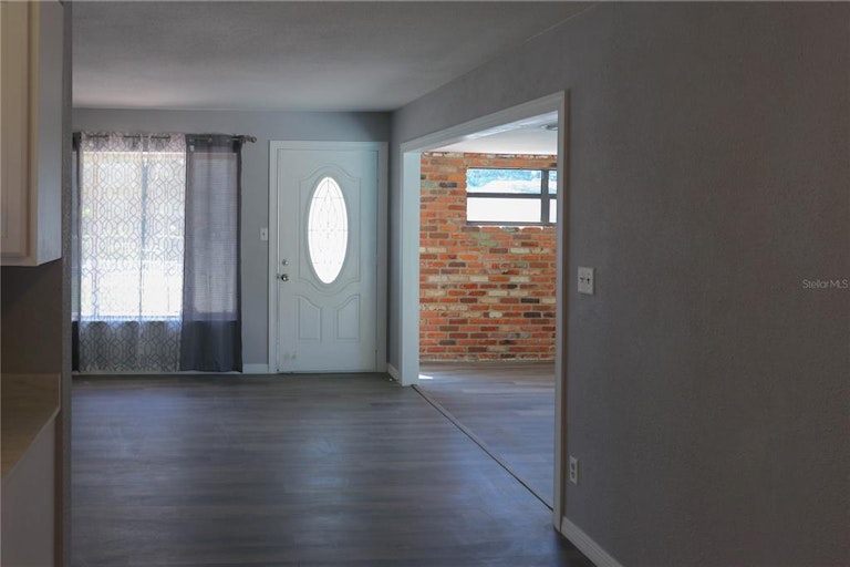 Photo 10 of 26 - 6726 12th St N, Saint Petersburg, FL 33702