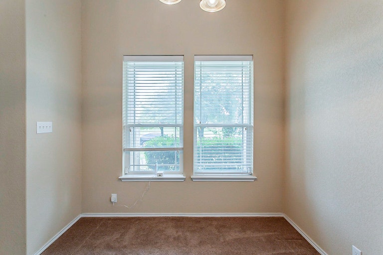 Photo 11 of 30 - 4542 Harrisburg, San Antonio, TX 78223