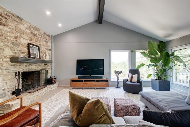 Photo 16 of 32 - 8510 Appalachian Dr, Austin, TX 78759