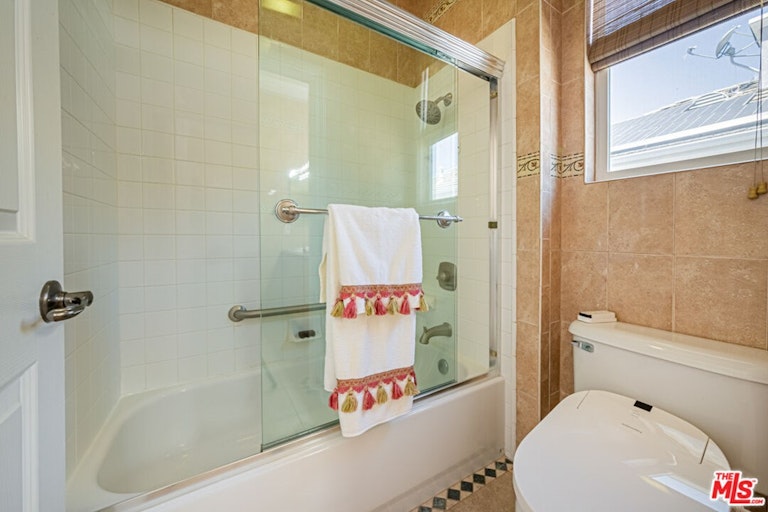 Photo 26 of 48 - 686 Milford St, Los Angeles, CA 90042