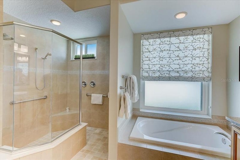 Photo 21 of 53 - 7711 Ashley Cir, Bradenton, FL 34201