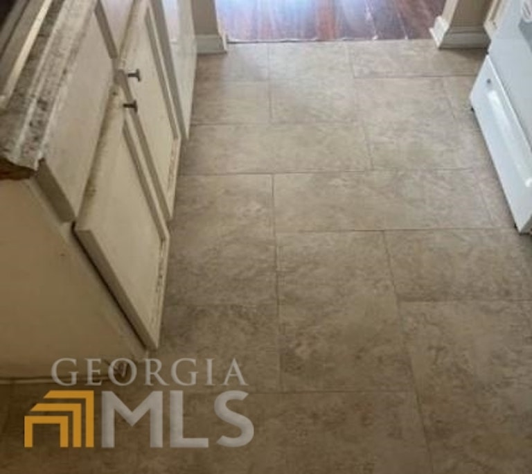 Photo 7 of 15 - 907 Pine Tree Trl, Atlanta, GA 30349