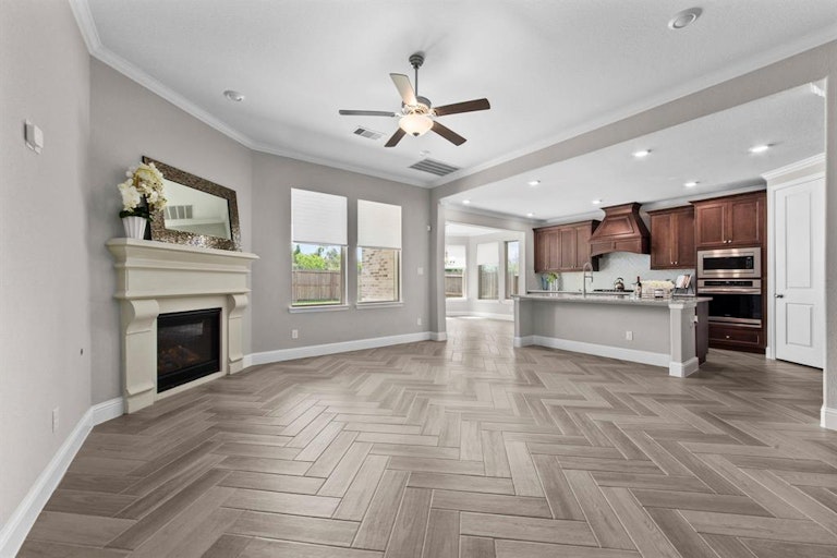 Photo 8 of 38 - 5922 Arcola Meadow Ct, Houston, TX 77059