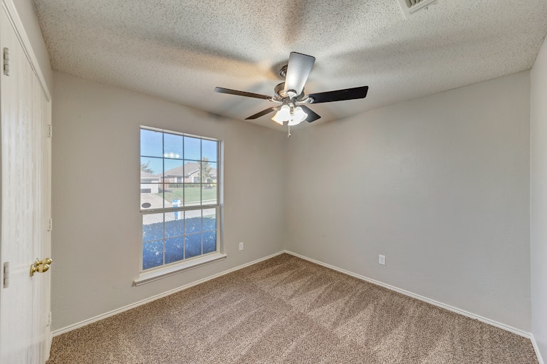Photo 23 of 27 - 909 Ryanfield Ct, Burleson, TX 76028