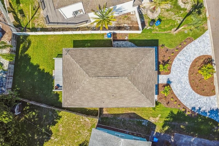 Photo 7 of 42 - 8010 Diagonal Rd N, Saint Petersburg, FL 33702