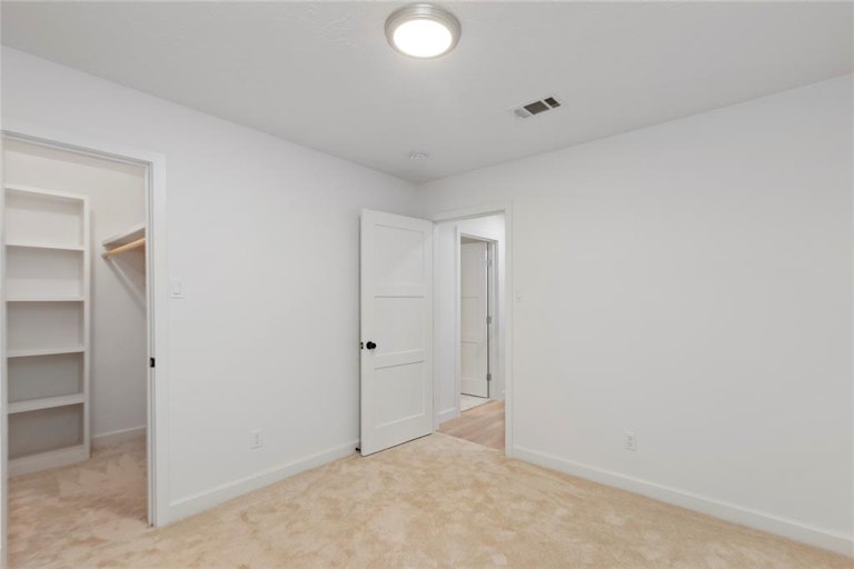 Photo 27 of 48 - 1924 Foxtail Pl, Spring, TX 77380