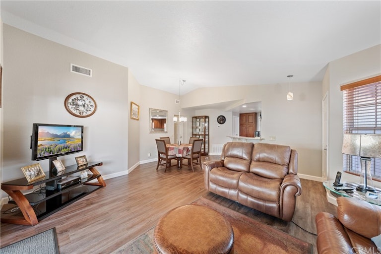 Photo 6 of 35 - 28350 Avenida Francesca, Menifee, CA 92585