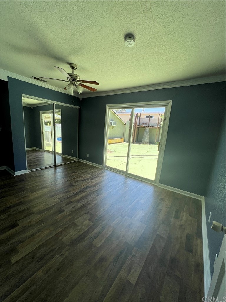 Photo 19 of 43 - 13944 Hartland St, Van Nuys, CA 91405