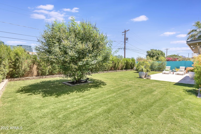Photo 31 of 38 - 2452 E Highland Ave, Phoenix, AZ 85016