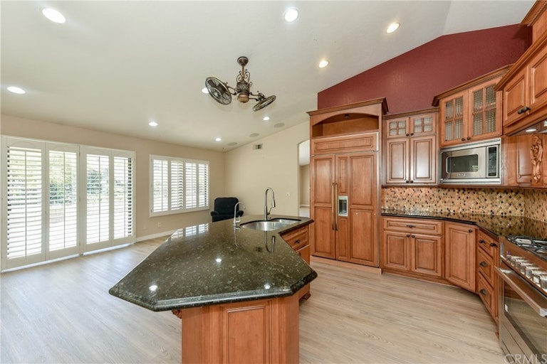 Photo 12 of 46 - 184 Cannon Rd, Riverside, CA 92506
