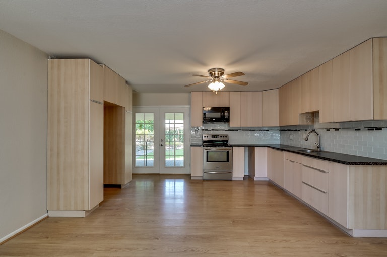 Photo 4 of 15 - 3739 W Las Palmaritas Dr, Phoenix, AZ 85051