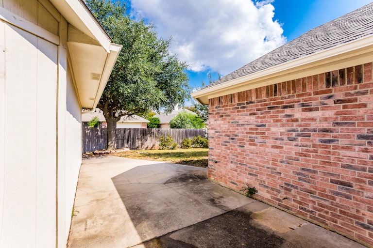 Photo 31 of 35 - 8160 Wales Dr, Frisco, TX 75035