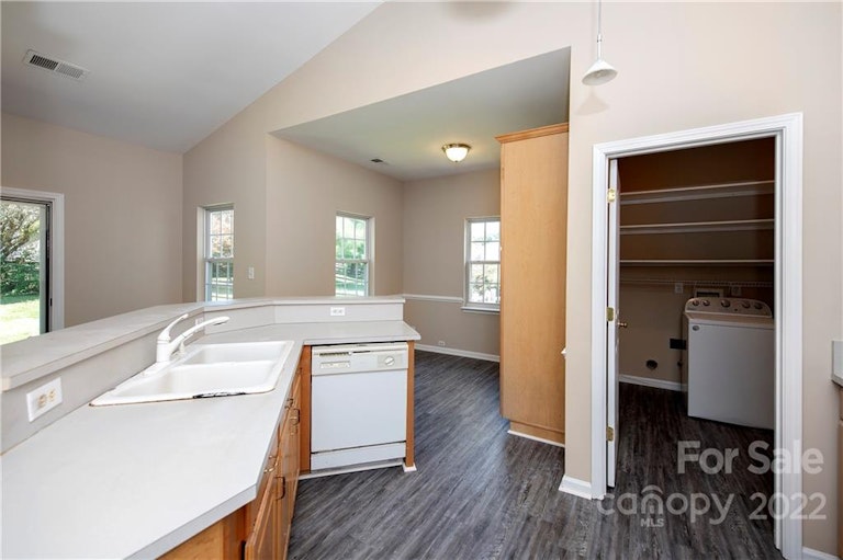 Photo 11 of 31 - 14916 Cane Field Dr, Charlotte, NC 28273