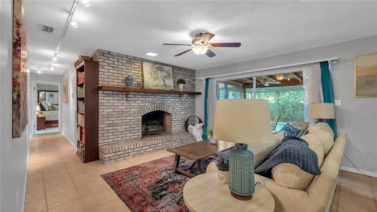 Photo 6 of 38 - 158 Oak Sq S, Lakeland, FL 33813