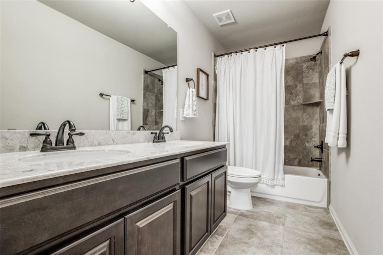 Photo 25 of 34 - 9315 Mystic Falls Ln, Humble, TX 77396