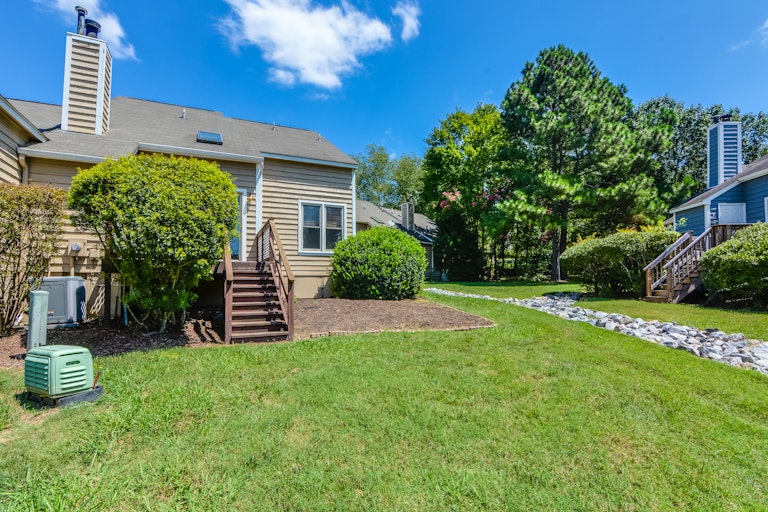 Photo 13 of 13 - 9 Hearthwood Cir, Durham, NC 27713
