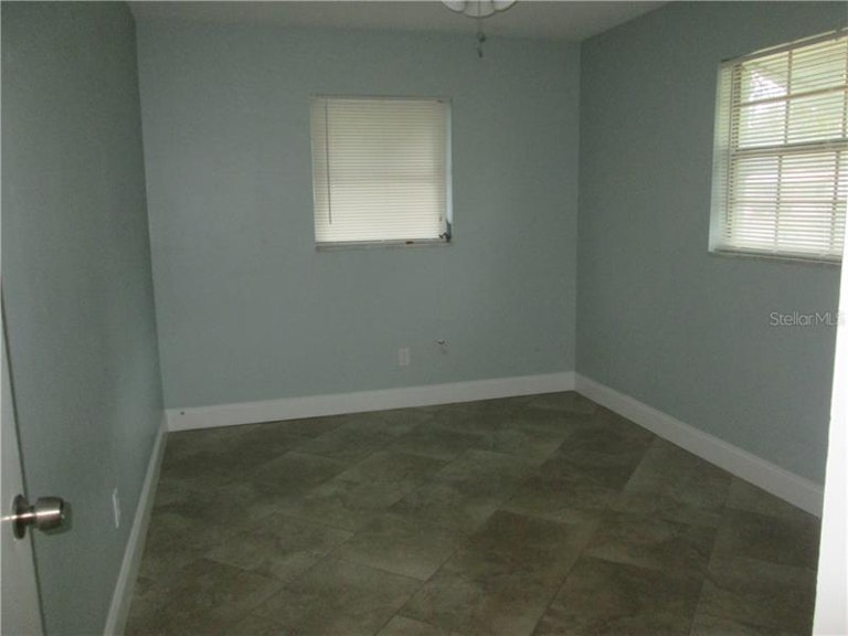 Photo 13 of 18 - 747 74th Ave N, Saint Petersburg, FL 33702