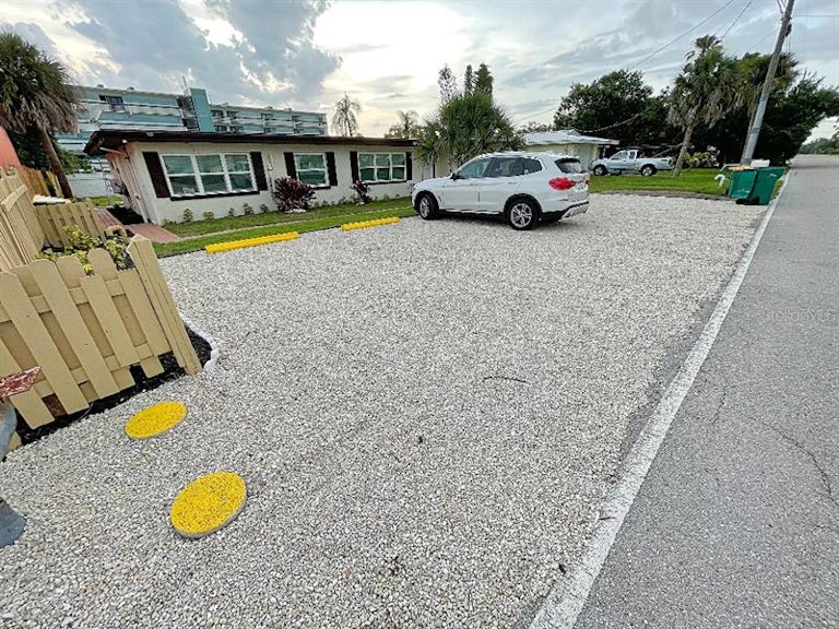 Photo 2 of 25 - 1360 Oxford Dr, Englewood, FL 34223