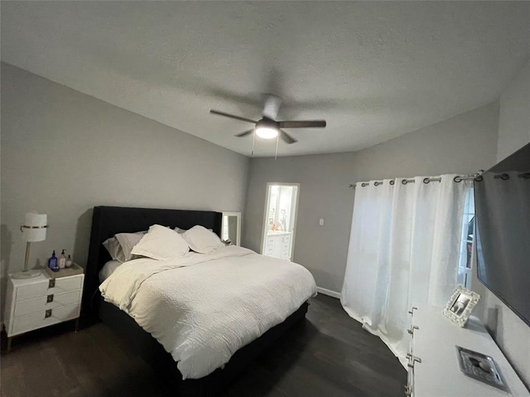 Photo 10 of 28 - 672 N Eldridge Pkwy, Houston, TX 77079